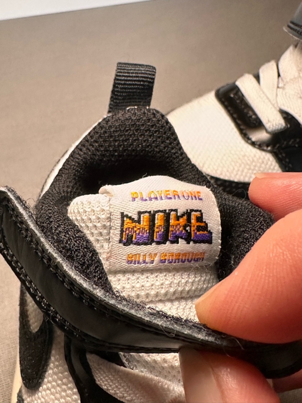 4.5c Nike Billy Borough Kids Black and White Low-Top Hook-and-Loop Sneakers - Picture 7 of 9
